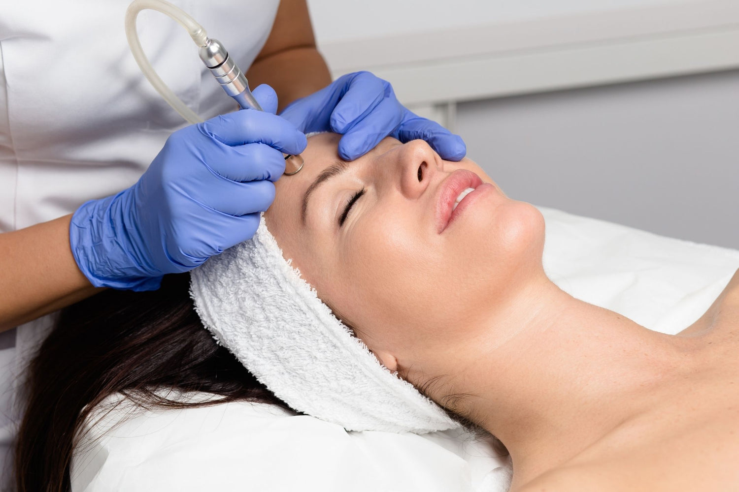 Dermeluxx facial